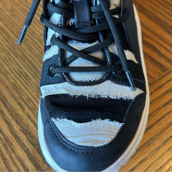 Sam Edelman Meena Black & Cream Frayed Fabric Striped Chunky Sneakers Size 5 - Picture 2 of 8